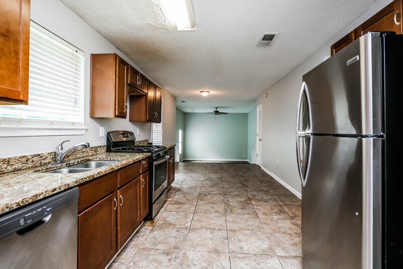 2,450/Mo, 581 Lakewater View Dr Stone Mountain, GA 30087 Kitchen View 2