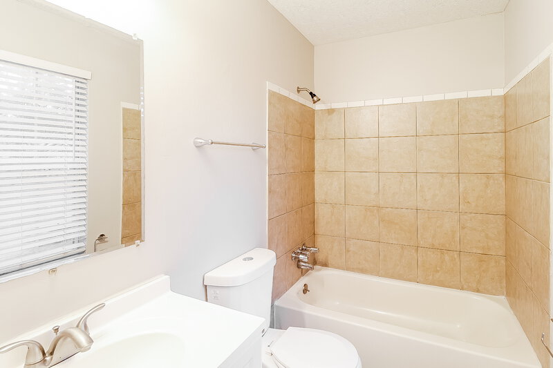 1,895/Mo, 5164 Galbraith Circle Stone Mountain, GA 30088 Main Bathroom View