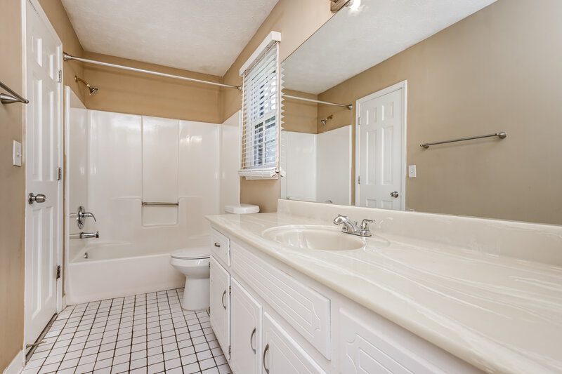 1,625/Mo, 613 Almand Branch Rd SE Conyers, GA 30094 Bathroom View