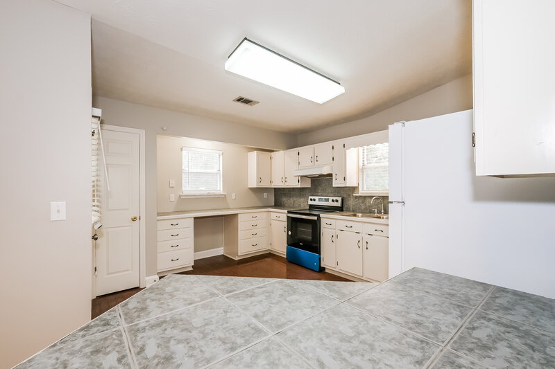 1,760/Mo, 831 Jefferson Dr SW Conyers, GA 30094 Kitchen View