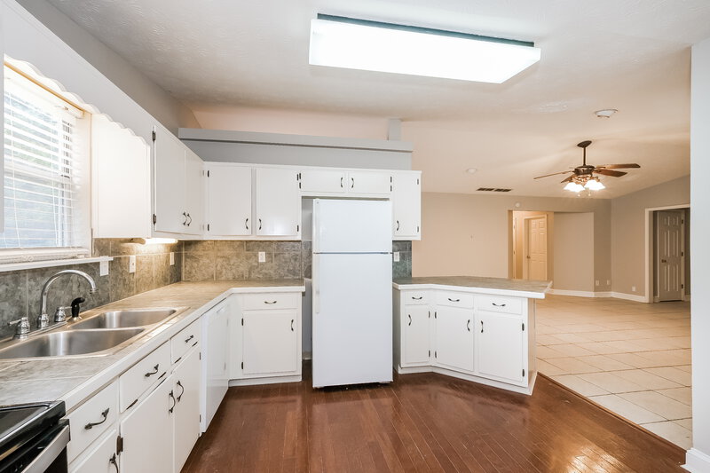 1,760/Mo, 831 Jefferson Dr SW Conyers, GA 30094 Kitchen View 2