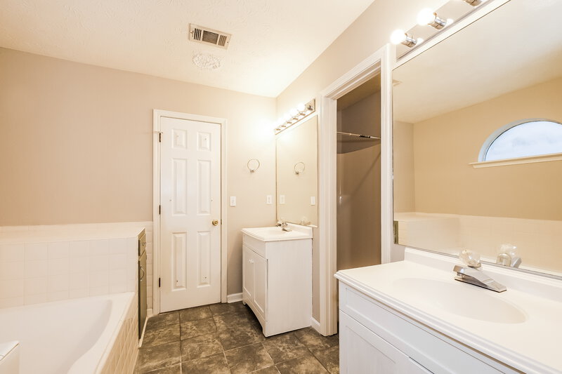 1,760/Mo, 831 Jefferson Dr SW Conyers, GA 30094 Main Bathroom View