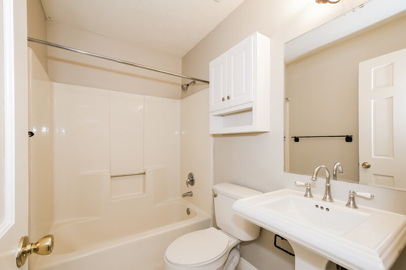 1,760/Mo, 831 Jefferson Dr SW Conyers, GA 30094 Bathroom View
