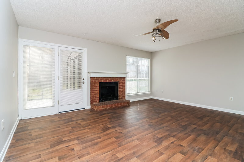 2,165/Mo, 4498 Whitt Station Run Rd NW Acworth, GA 30101 Living Room View 4