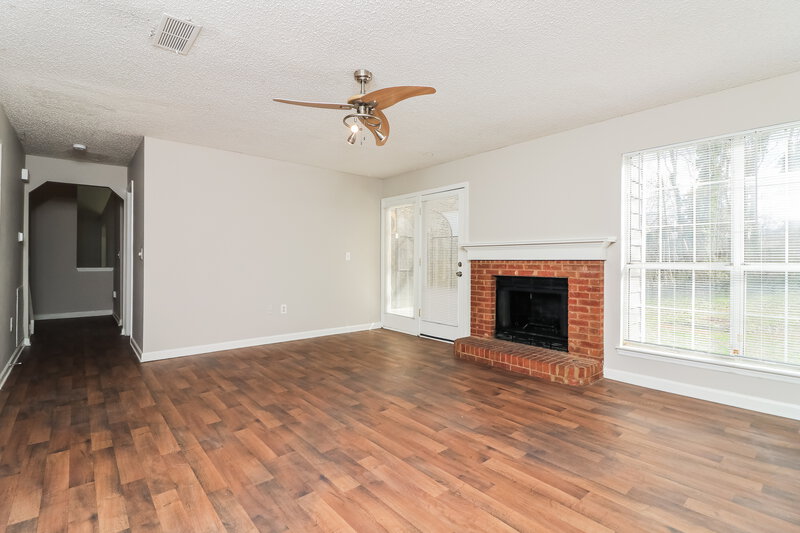 2,165/Mo, 4498 Whitt Station Run Rd NW Acworth, GA 30101 Living Room View 5