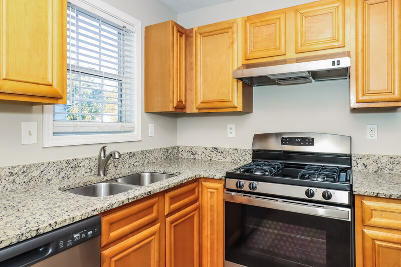 2,095/Mo, 4927 Lighthouse Pt NW Acworth, GA 30101 Kitchen View 2