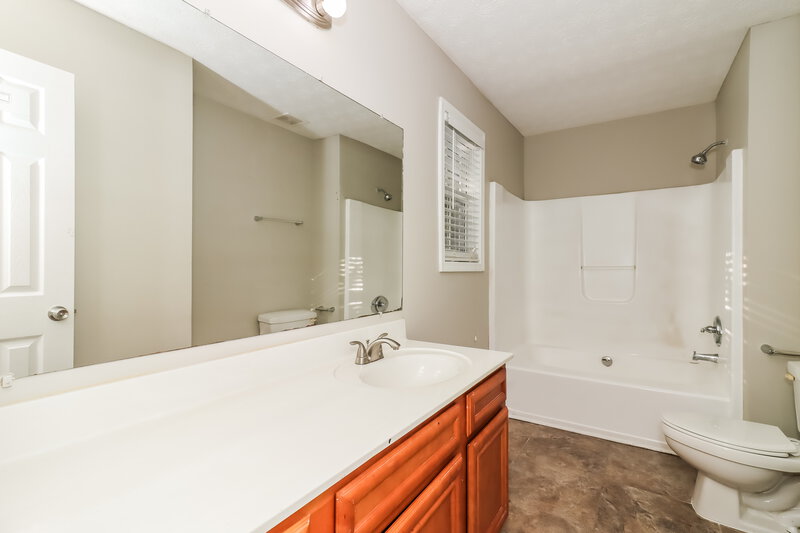 2,095/Mo, 4927 Lighthouse Pt NW Acworth, GA 30101 Main Bathroom View