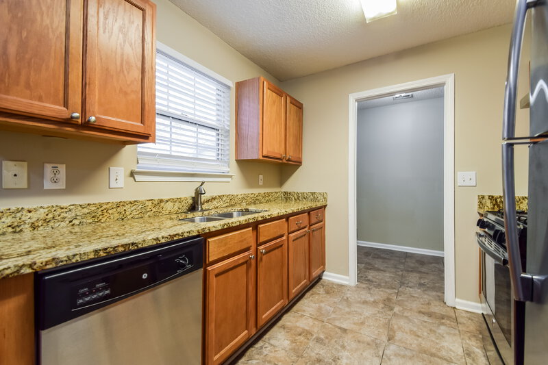 2,780/Mo, 4405 Grove Dr NW Acworth, GA 30101 Kitchen View 2