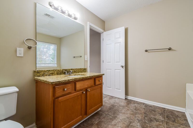 2,780/Mo, 4405 Grove Dr NW Acworth, GA 30101 Main Bathroom View