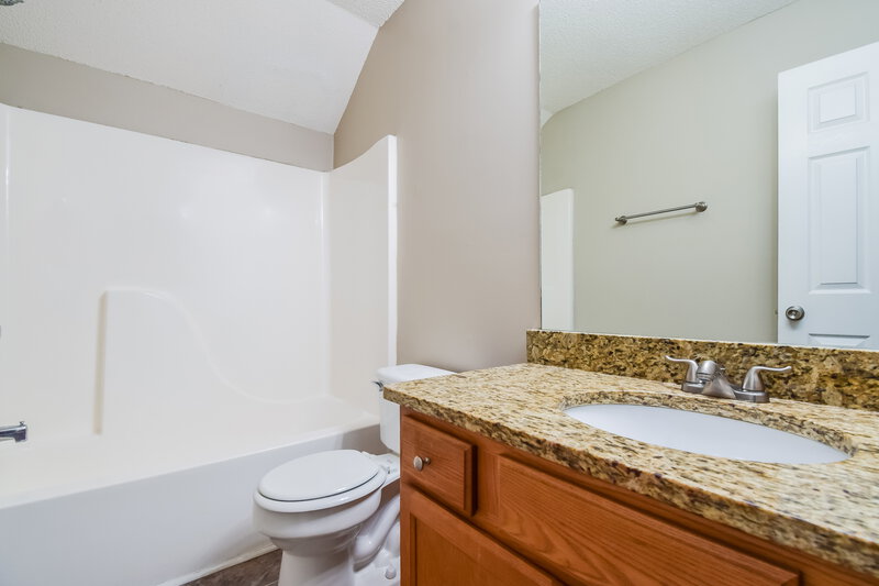 2,780/Mo, 4405 Grove Dr NW Acworth, GA 30101 Bathroom View