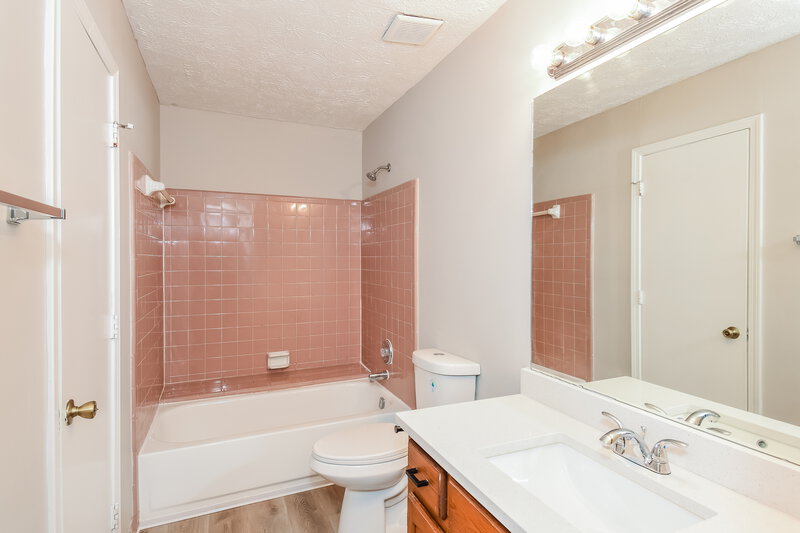 2,100/Mo, 1174 Ridgeside Dr NW Acworth, GA 30102 Main Bathroom View