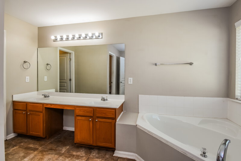2,085/Mo, 147 Hidden Lake Circle Canton, GA 30114 Main Bathroom View