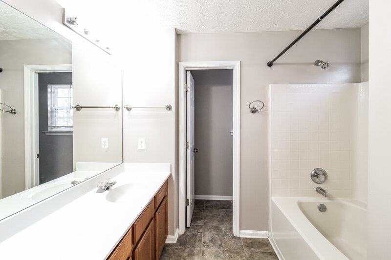 3,150/Mo, 1247 Matt-Moore Ct Lithia Springs, GA 30122 Main Bathroom View