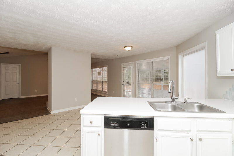 1,760/Mo, 2312 Skint Chestnut Dr Lithia Springs, GA 30122 Kitchen View 3