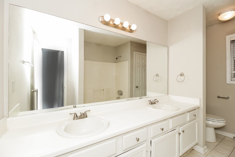 1,760/Mo, 2312 Skint Chestnut Dr Lithia Springs, GA 30122 Main Bathroom View