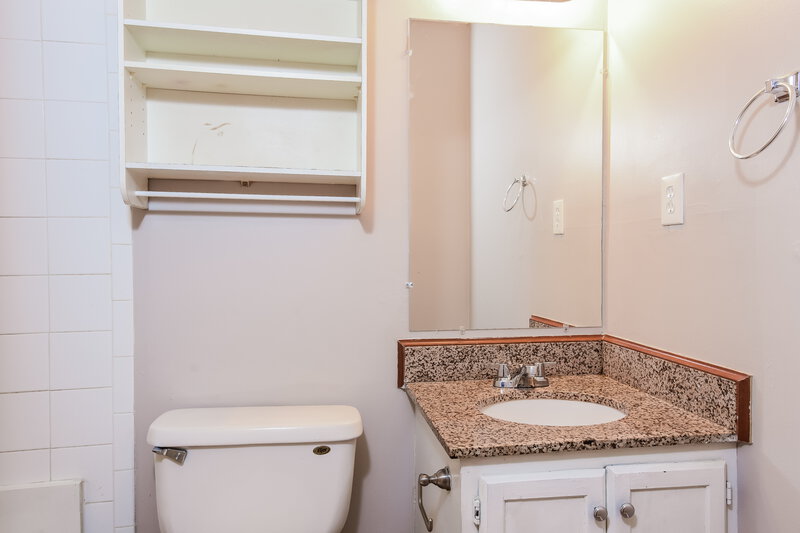 1,700/Mo, 4710 Spring Gate Dr SW Powder Springs, GA 30127 Bathroom View