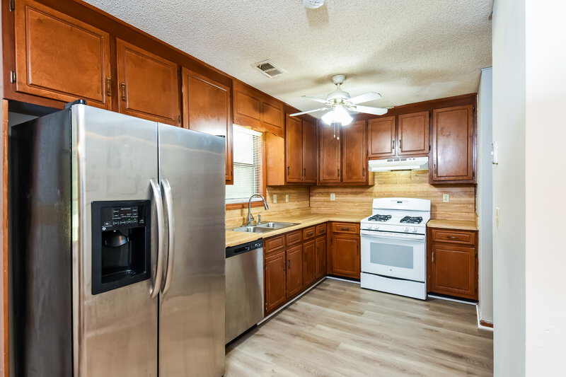 1,830/Mo, 5380 Springbrook Dr SW Powder Springs, GA 30127 Kitchen View