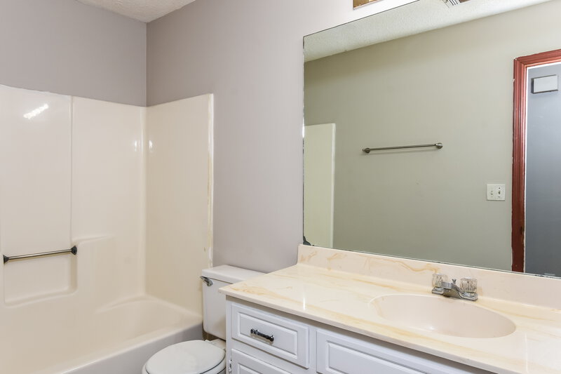 1,830/Mo, 5380 Springbrook Dr SW Powder Springs, GA 30127 Bathroom View