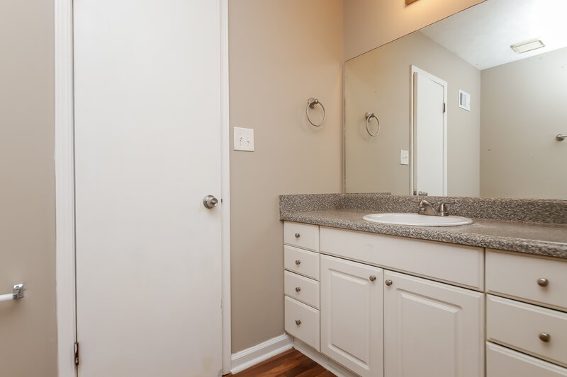 1,765/Mo, 4180 Woodcrest Dr SW Powder Springs, GA 30127 Master Bathroom View 3