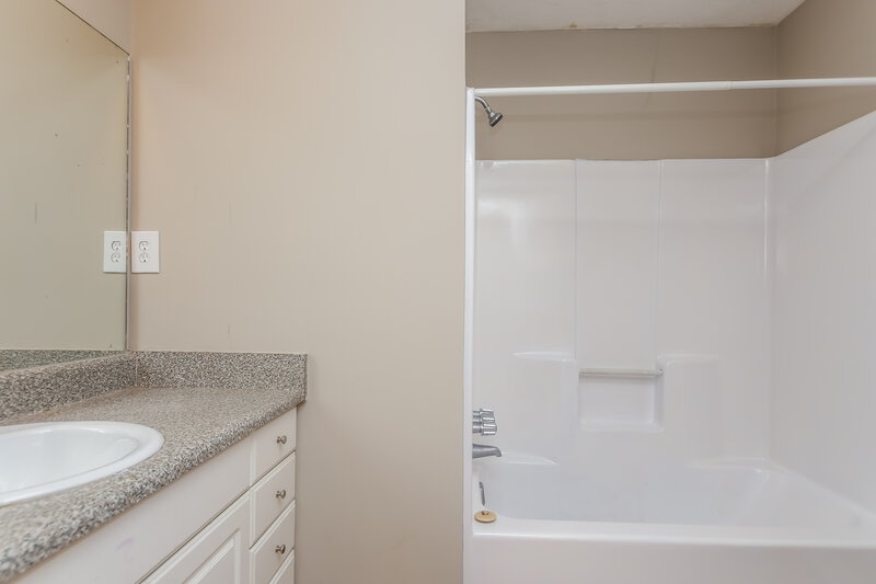 1,765/Mo, 4180 Woodcrest Dr SW Powder Springs, GA 30127 Bathroom View