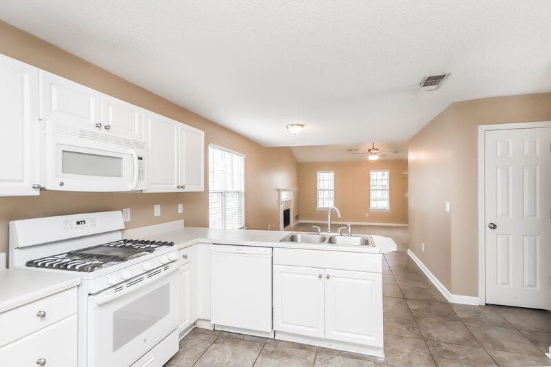 1,820/Mo, 212 Bainbridge Circle Dallas, GA 30132 Kitchen View 2