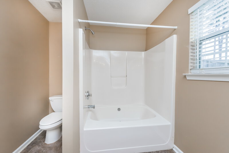 1,820/Mo, 212 Bainbridge Circle Dallas, GA 30132 Main Bathroom View