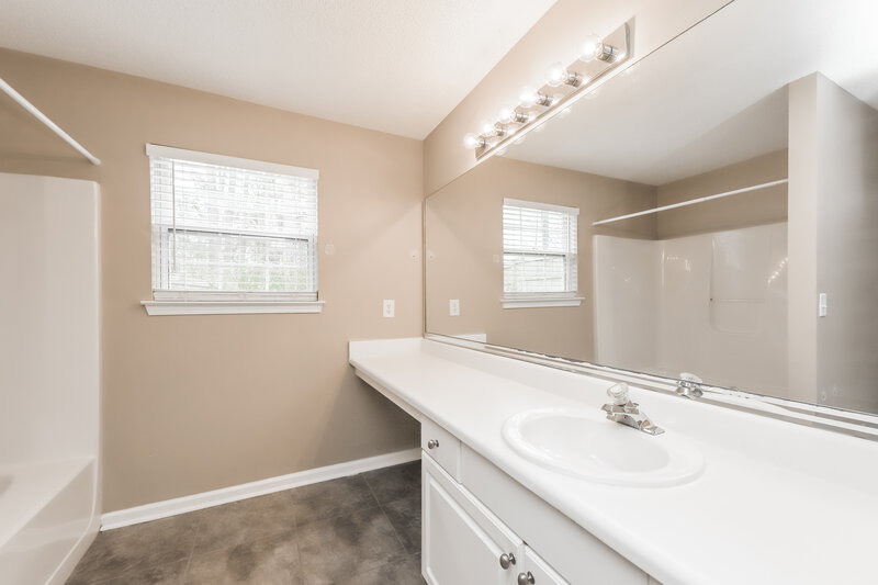 1,820/Mo, 212 Bainbridge Circle Dallas, GA 30132 Main Bathroom View 2