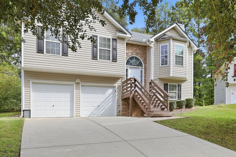 0/Mo, 7406 Grayson Bridge Circle Douglasville, GA 30134 Front View