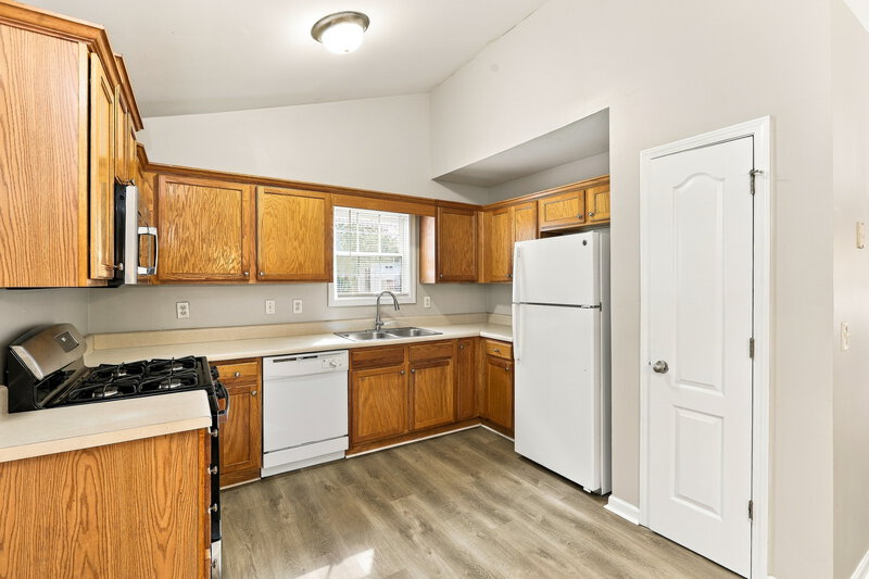 0/Mo, 7406 Grayson Bridge Circle Douglasville, GA 30134 Kitchen View 2