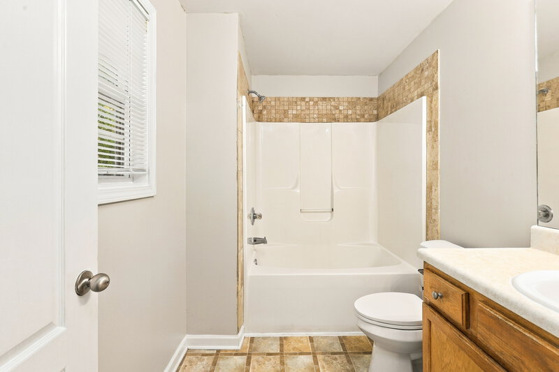 0/Mo, 7406 Grayson Bridge Circle Douglasville, GA 30134 Primary Bathroom View