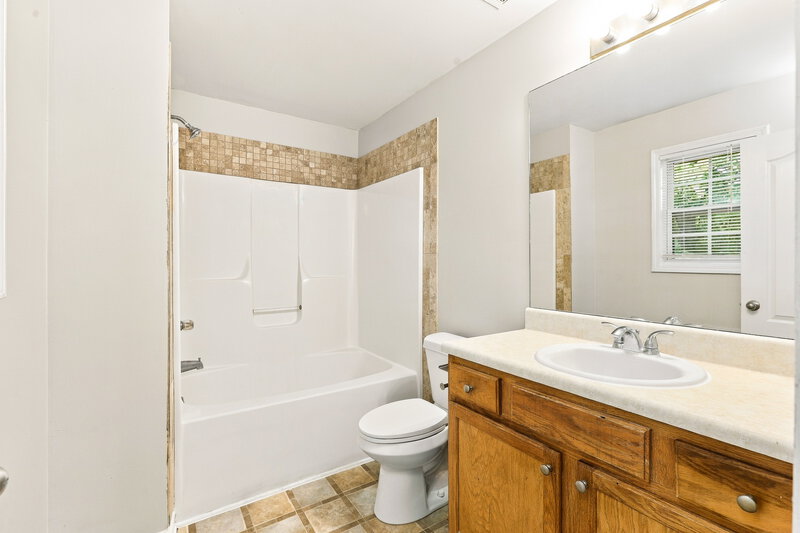0/Mo, 7406 Grayson Bridge Circle Douglasville, GA 30134 Primary Bathroom View 2