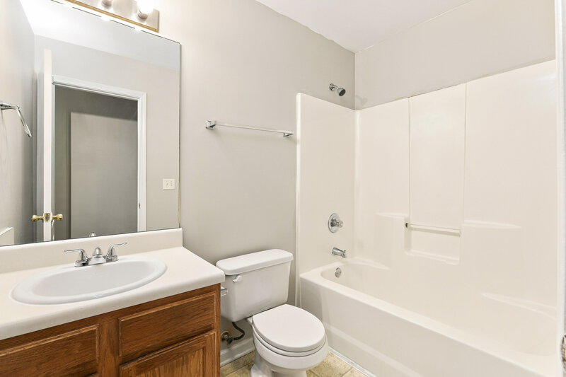 0/Mo, 7406 Grayson Bridge Circle Douglasville, GA 30134 Bathroom View