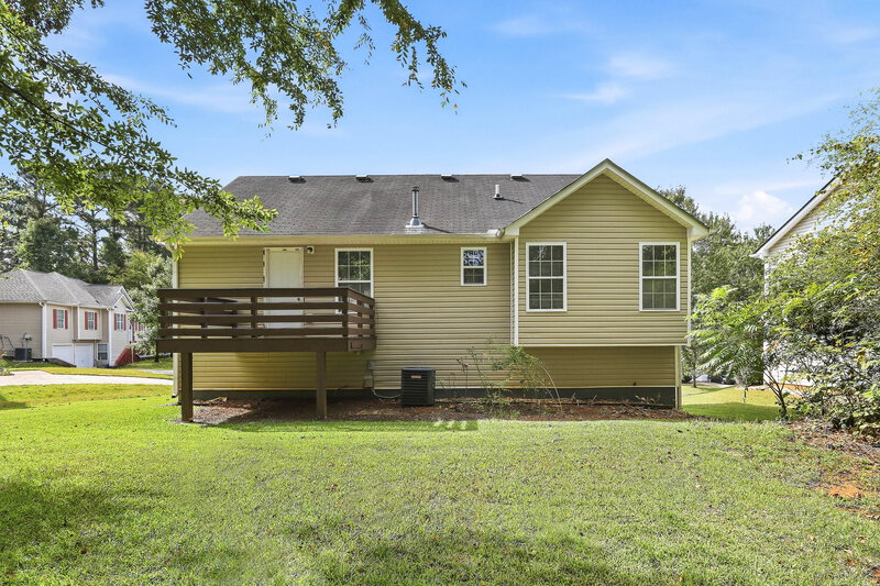 0/Mo, 7406 Grayson Bridge Circle Douglasville, GA 30134 Rear View