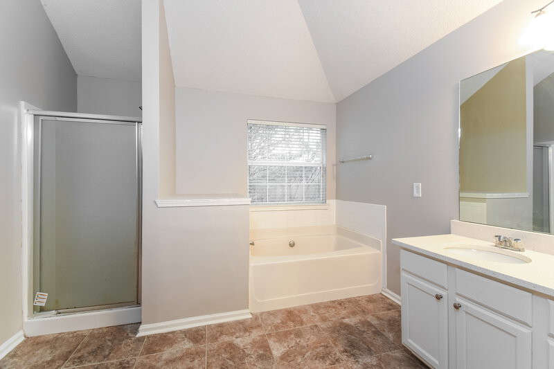 4,050/Mo, 187 Baywood Crossing Hiram, GA 30141 Main Bathroom View