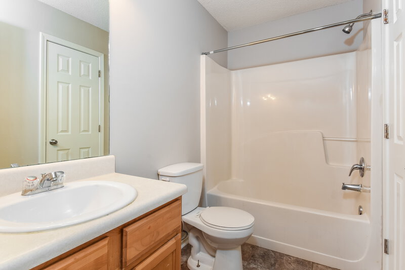 4,050/Mo, 187 Baywood Crossing Hiram, GA 30141 Bathroom View