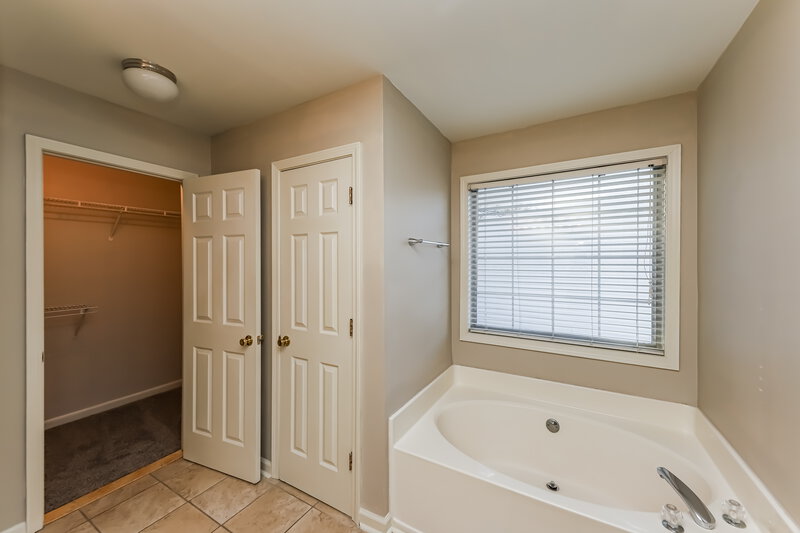 2,370/Mo, 2622 McGuire Dr NW Kennesaw, GA 30144 Main Bathroom View