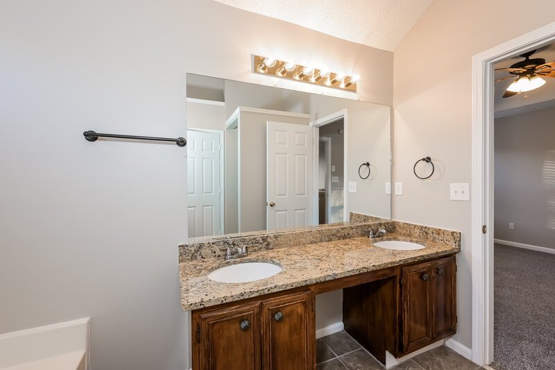 2,175/Mo, 4286 Hathaway Ct NW Kennesaw, GA 30144 Main Bathroom View