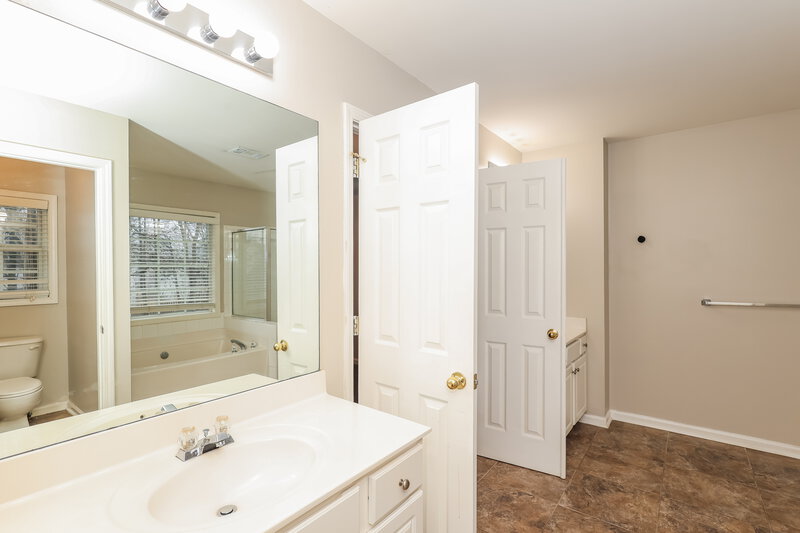 2,595/Mo, 1875 Eveningside Way NW Kennesaw, GA 30152 Main Bathroom View