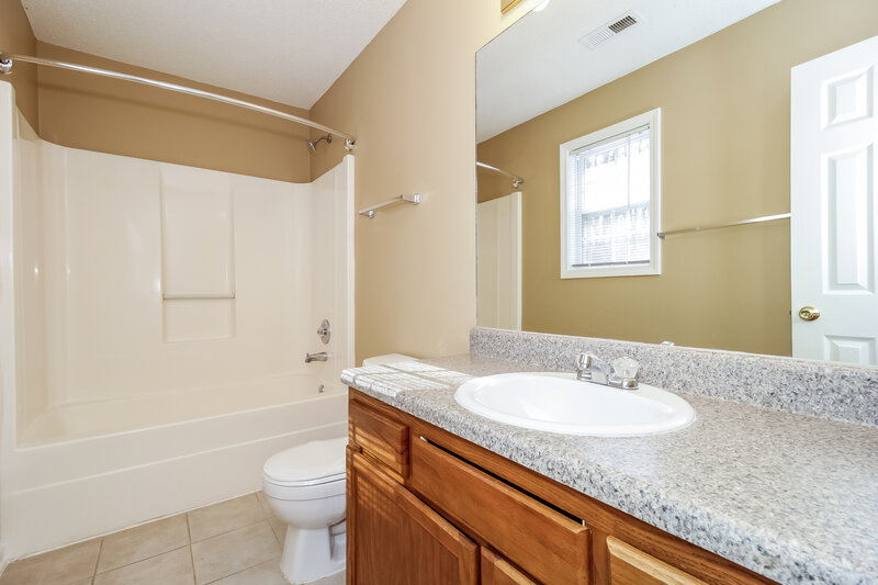 1,435/Mo, 83 Wayfaring Dr Rockmart, GA 30153 Main Bathroom View