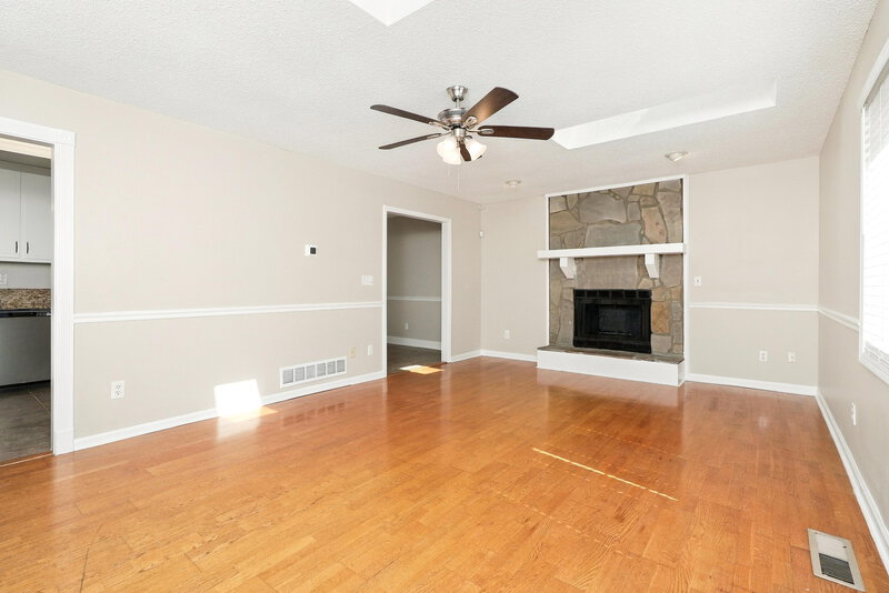 1,755/Mo, 42 Fox Ridge Ct Dallas, GA 30157 Living Room View