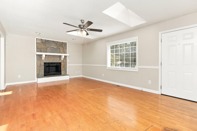 1,755/Mo, 42 Fox Ridge Ct Dallas, GA 30157 Living Room View 4