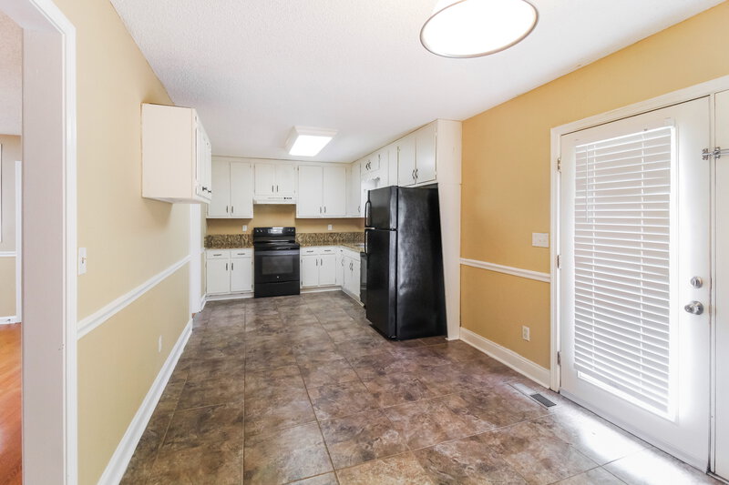 0/Mo, 42 Fox Ridge Ct Dallas, GA 30157 Dining Room View 2