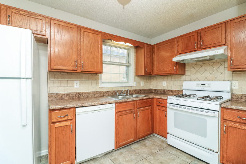 1,570/Mo, 301 Ivy Crest Dr Dallas, GA 30157 Kitchen View