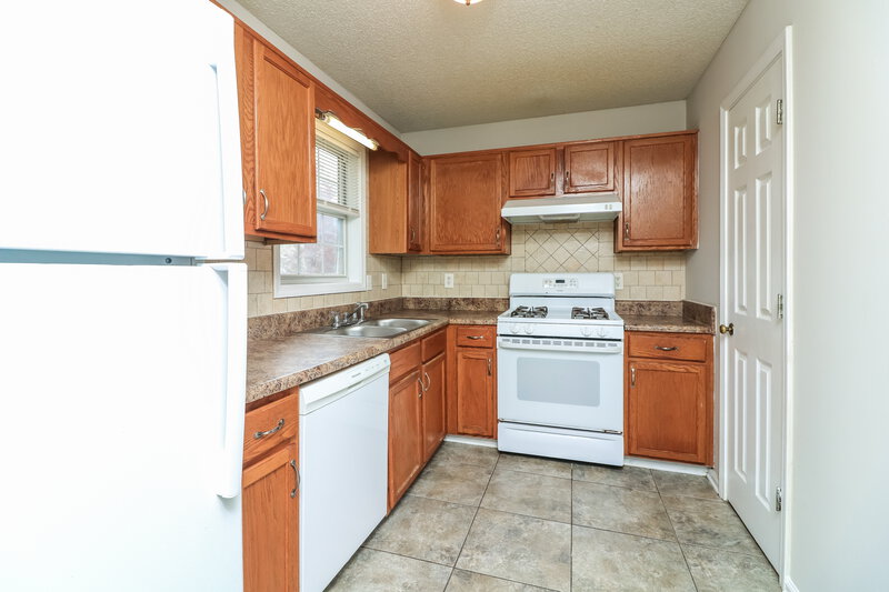 1,570/Mo, 301 Ivy Crest Dr Dallas, GA 30157 Kitchen View 2