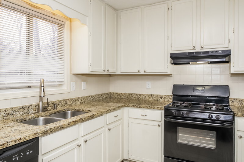 1,875/Mo, 48 Bethany Ct Dallas, GA 30157 Kitchen View 2