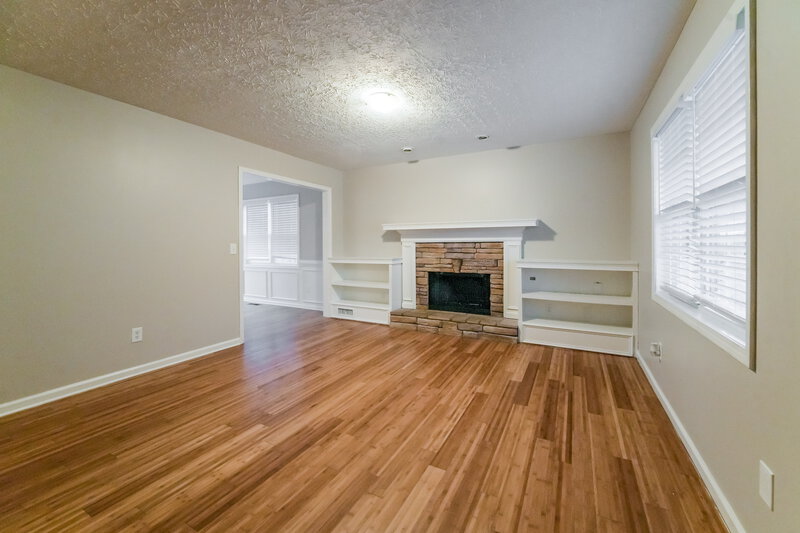 1,600/Mo, 303 Fairview Dr Dallas, GA 30157 Living Room View