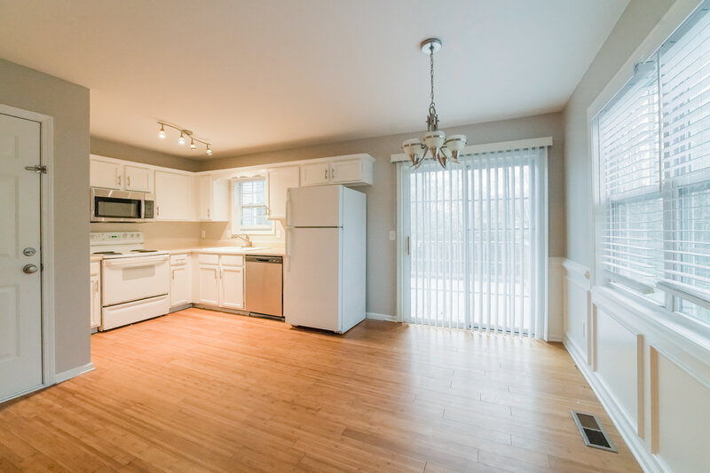 1,600/Mo, 303 Fairview Dr Dallas, GA 30157 Dining Room View