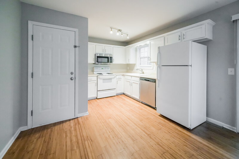 1,600/Mo, 303 Fairview Dr Dallas, GA 30157 Dining Room View 2
