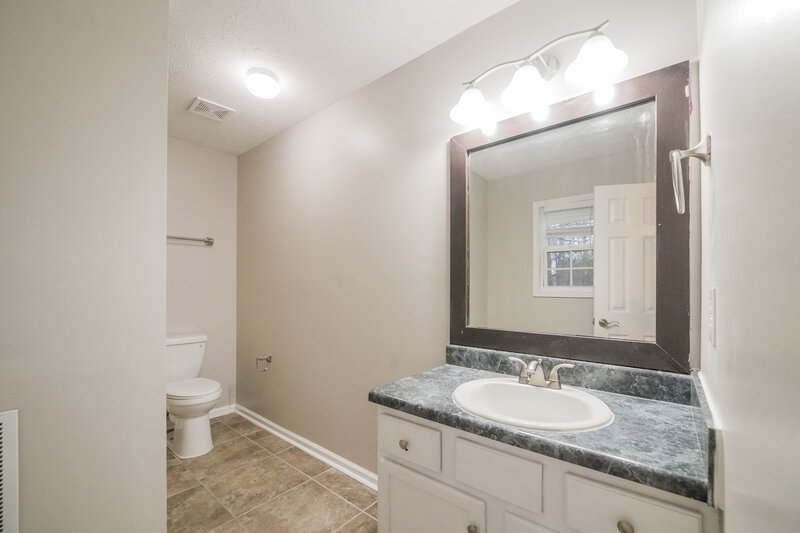 1,600/Mo, 303 Fairview Dr Dallas, GA 30157 Main Bathroom View