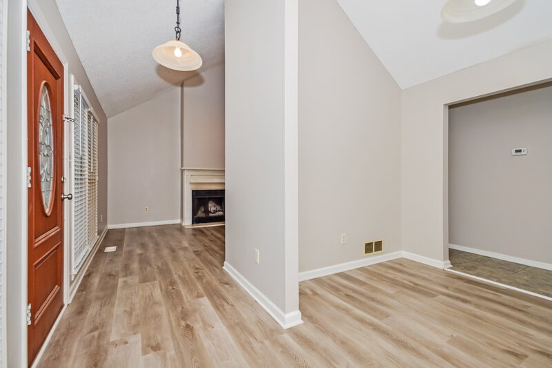 1,675/Mo, 10 Peace Tree Ln NE Rydal, GA 30171 Foyer View